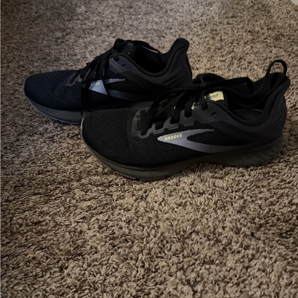 Women’s Brooks anthem athletic shoes